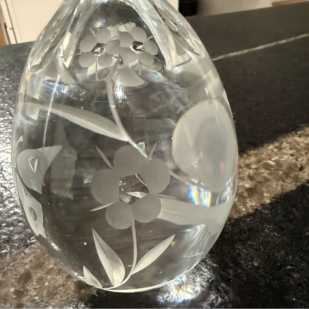 Shannon Ireland Etched Glass Crystal Egg Paperweight - Picture 4 of 9